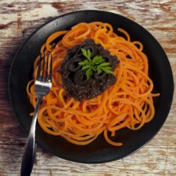 spaghetti_arancio_pesto_olivenere